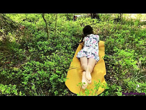 ❤️ Stranger on Tinder Masturbates My Pussy and Fucks Passionately in the woods (En främling på Tinder onanerar min fitta och knullar passionerat i skogen) ️❌ Porno at us ️❤