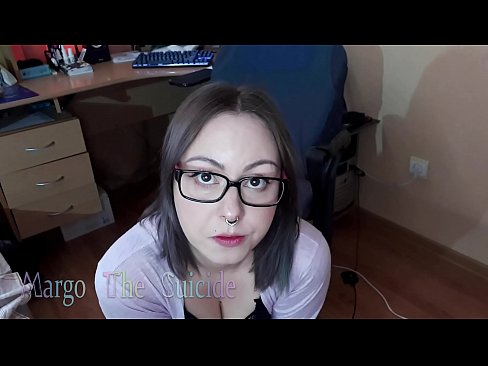 ❤️ Sexig tjej med glasögon suger Dildo djupt på kamera ️❌ Porno at us ️❤