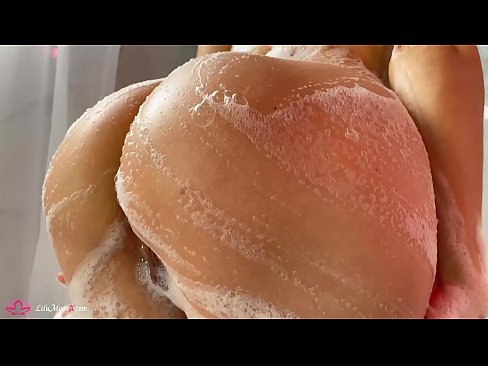 ❤️ Brunette onanerar fittan med vibrator till intensiv orgasm i duschen ️❌ Porno at us ️❤